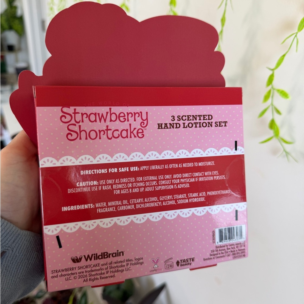 Set of 2 Strawberry Shortcake 3-Pack Scented Hand Lotions & Lip Oils - Picture 3 of 6